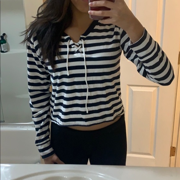 Cropped long sleeve shirt - Picture 2 of 2